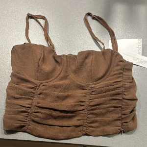 Topp från Bershka  - Säljer denna som är oanvänd och även har lapparna kvar! ❤️