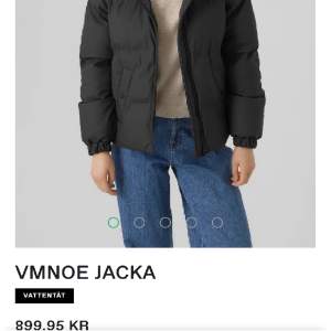 Knappt använd jacka ifrån Vero Moda storlek S. Säljer pågrund av den inte passar längre💕skriv för fler bilder eller funderingar 💕🌸priset går att diskutera.