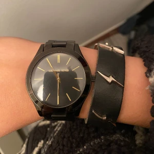 Armband med blixtar - Säljer detta coola armband med blixtar!