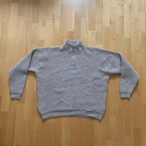 Beige Stickad Tröja med Zip - Beige Stickad Tröja med 1/4 Zip Storlek S Bra skick 