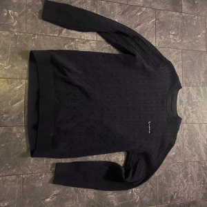 Stickad Bondelid tröja  - Nästan helt ny och är väldigt bekväm. Ny pris 800-1000