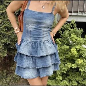 Jeans klänning  - Super söt jeansklänning💘(inte mina bilder)
