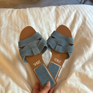 Sandaler  - Säljer dessa jättefina sandaler från Zara. Nyskick, kom privat för fler bilder  