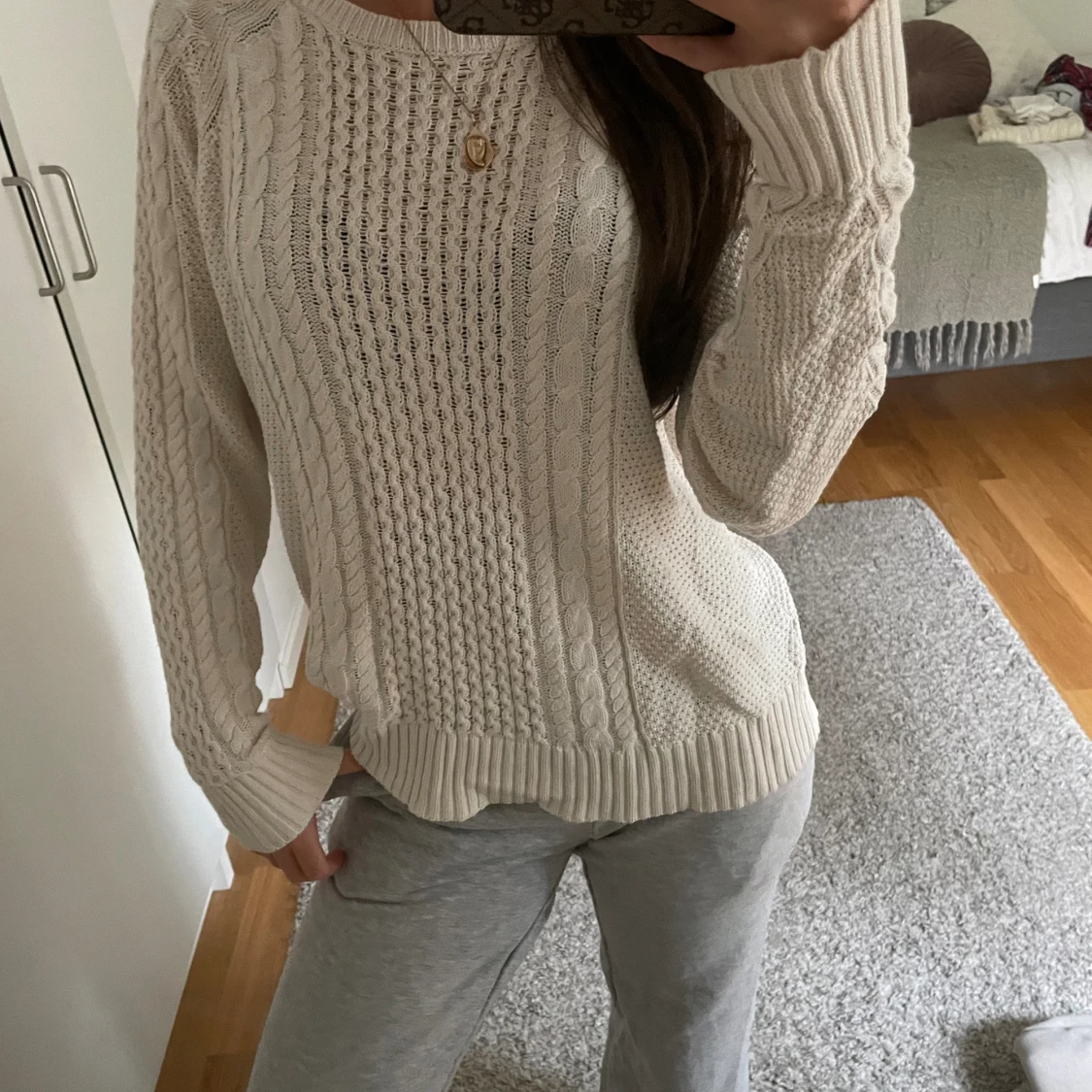 vit stickad tröja 