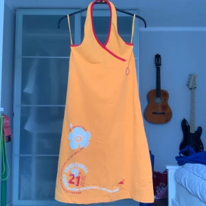 Orange Sommarklänning  - En söt sommarklänning i perfekt skick. I storlek S.