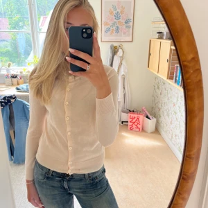 Kofta  - En fin ljus rosa kofta från zara, i storlek s! Näst intill oanvänd 🥰