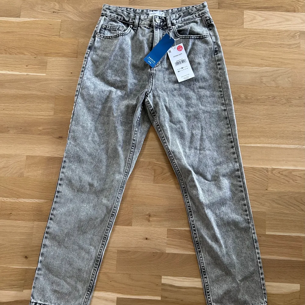 Aldrig använda. Orginalpris ca 140-150kr . Jeans & Byxor.