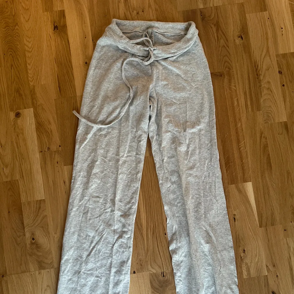 Skims cotton straight leg pants. Storlek XXS passar även XS och S.. Jeans & Byxor.