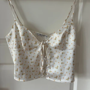 NA-KD top - Helt ny med prislapp