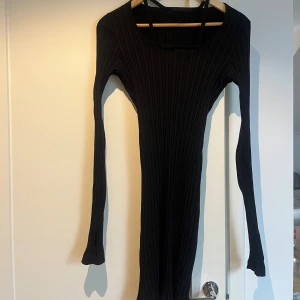 Helmut Lang-klänning - Otrolig klänning från Helmut Lang. Endast använd 3 gånger, köpt ny. 