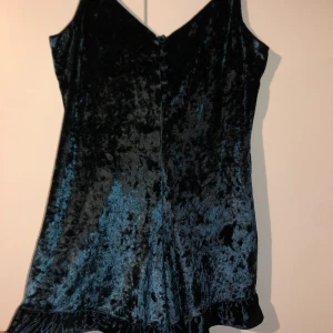 Playsuit - jumpsuit - velour  - Nyskick aldrig använd 