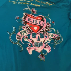 Ed Hardy kofta  - Jätte skönt material, köpte för nån månad sedan men den har inte kommit till användning, så gott som ny.