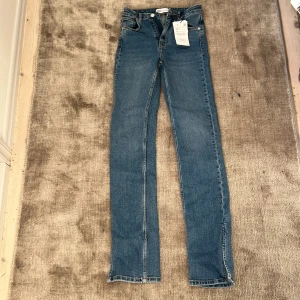 Jeans oanvända prislapparna kvar - Normal passform 