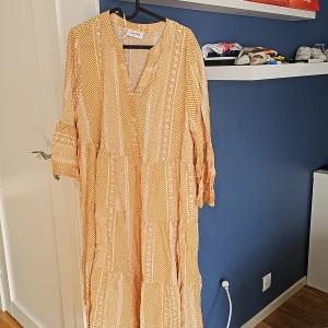 Klänning  - Kläning i bra skick andvänd bara 1 gång.