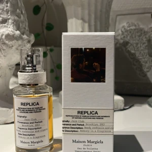 Maison margiela jazz club - Säljer nu min maison margiela repli*a jazz club. Skulle säga att det är 27/30 ml kvar. Jag kan även tänka mig byta den mot något annat.