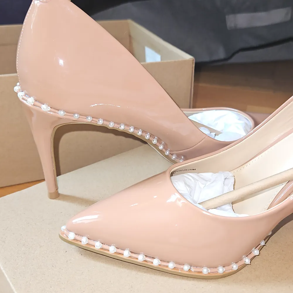 Jättefins helt nya steve madden klackskor köpta på asos, säljer pågrund av ångrar köp, dom är oanvända /ej prövade. Nypris låg runt 1300kr+ ♡ kommer i orginallådan, pris diskuterbart vid snabb affär. Skor.