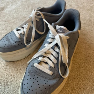 Fina ljusblå sneakers - Super snygga sneakers som är väldigt måttligt använda 