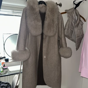 Alpaca - Använd fåtal gånger, köpt för 9000:- mitt pris 3000:-   Passar, s/m 