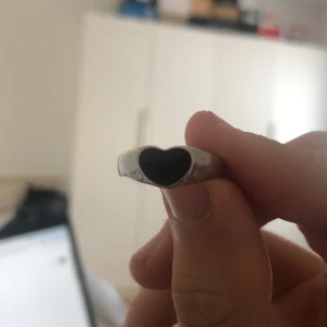 Hjärt ring - Kan säga måtten om man e intresserad!Användes bara en gång ❤️