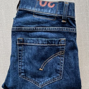 Dondup George Jeans - Tja ! Säljer nu dessa sjukt snygga dondup jeans som är perfekta till våren och sommaren | Trendigaste jeansen på marknaden! | Storlek 30 | Skick: 10/10, ny skick | Ny pris: 3600 kr, Säljs för 899kr