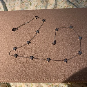 Edblad Sirius Necklace Multi Steel - Diameter 7 mm, kedjans justerbara längd 42-45 cm Blankt rostfritt stål Nickelsäkert. Nyskick, nypris 399kr.