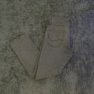 Jack n joens jeans - Säljer ett par Jack n joens jeans i bra skick och inga defekter. Modell Loose/chris.