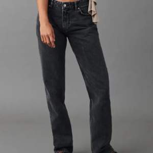 Jeans från Gina Tricot i modellen low straight🩷
