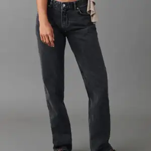 Jeans från Gina Tricot i modellen low straight🩷