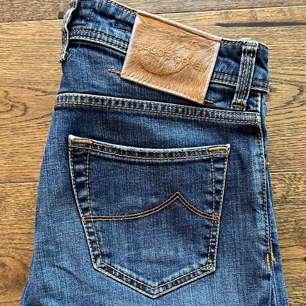 Säljer dessa slim jeans från Jacob Cohën i storlek 32. Jeansen är i toppskick. Modellen på jeansen är 688. Skriv om du har några frågor.. Jeans & Byxor.
