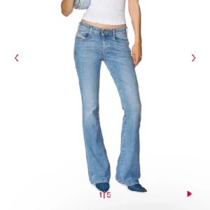 Diesel  - Så snygga jeans från Diesel! Är lite slitna längst ner men gör dem bara coolare 💘 Skriv vid frågor eller fler bilder!!