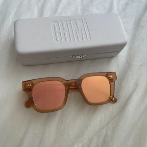 Chimi  - Säljer mina #004 peach med spegelglas som e så fina nu till våren och sommaren!!