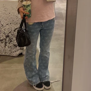 Low waisted jeans  - Mönstrade Lågmidjade jeans, ny skick! 