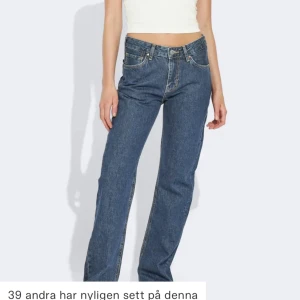 Jeans  - Low waist bikbok jeans. Endast använda ett fåtal gånger💕 de är straight i modellen.