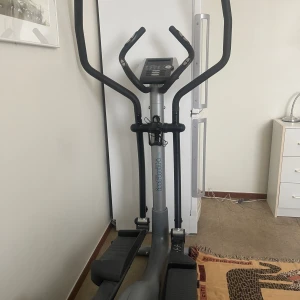 Crosstrainer - Som ny, med adapter. Priset kan diskuteras.