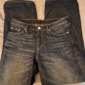 Assnygga weekday jeans i modellen Ample low loose jeans. Inga synliga defekter! 