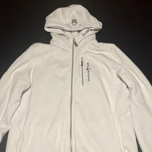 Sail racing zip-up - Storlek S, bra skick köpt för ett halvår sen, fin färg . Pris kan diskuteras😊