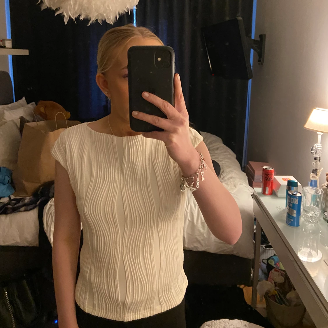 Vit topp med öppen rygg