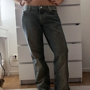 Lågmidjade baggy jeans  - Jättesnygga baggy Lågmidjade jeans från weekday i modellen arrow 