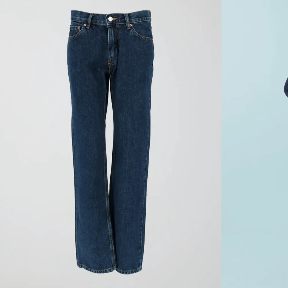 Lågmidjade mörkblåa raka jeans från gina tricot! Jättesnygga jeans som jag behöver sälja då de är för små för mig, använda fåtal gånger. Jeans & Byxor.