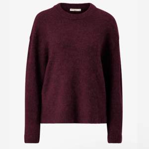 Vinröd stickad tröja från Gina Tricot ”premium quality” Använd två gånger, inga tecken på användning🤗