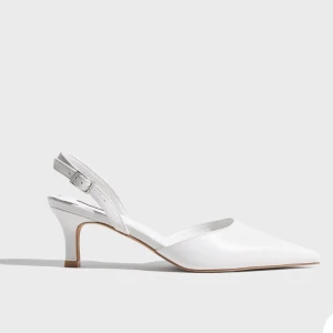 Kitten heels  - Snygga kitten heels som trender med dess snygghet.Har i storlek 36-39 hör av er.  Pris kan diskuteras 