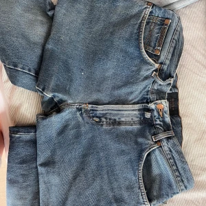 gant jeans - snygga jeans från gant (tror de är herrjeans men hade dem för att få en snygg baggy modell). Storlek 33/34. Ganska använda och därför lite defekter (skriv privat för bilder)💞