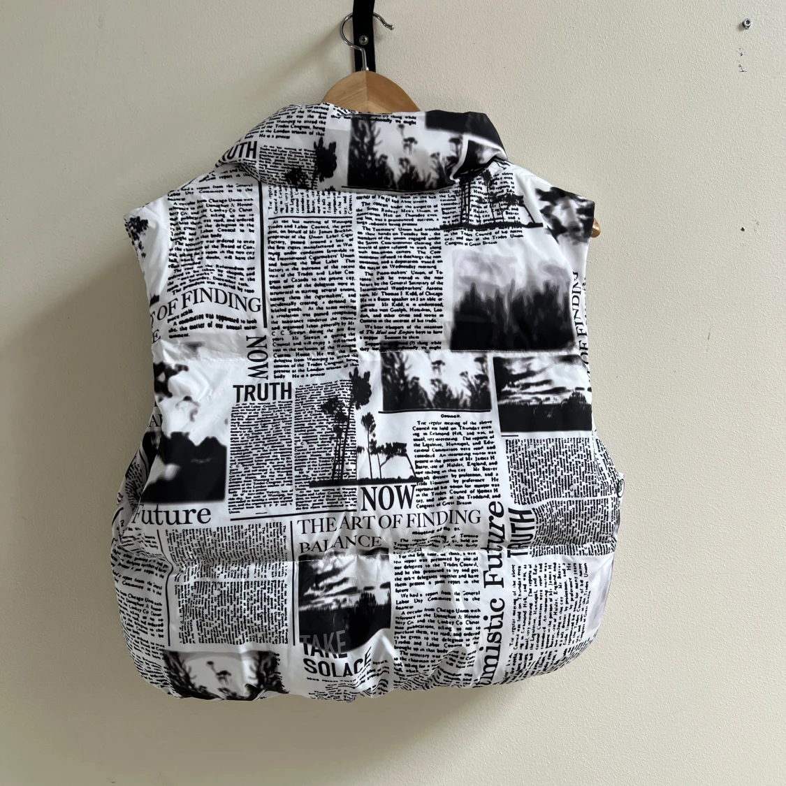 Väst med tidningstryck - 90