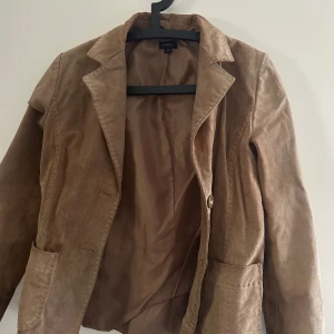 Jacka/kavaj - Retro jacka i mocka. Strl 34, knappt använd. Fint bevarad 