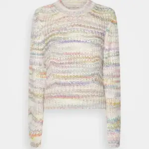 Säljer denna gulliga stickade tröja från only i bra skick! 💘passar bra nu till vår. Skriv för fler bilder!