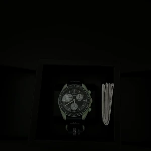 Omega Swatch - Säljer denna coola Omega Swatch mission on earth klockan. Bara använd och testad i hemmet, garanti på den livet ut.