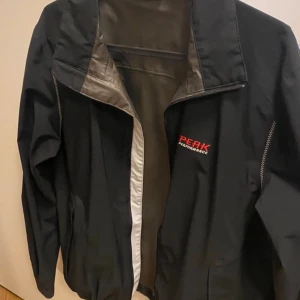peak performance jacka - vind jacka / tunnare jacka. nyskick 