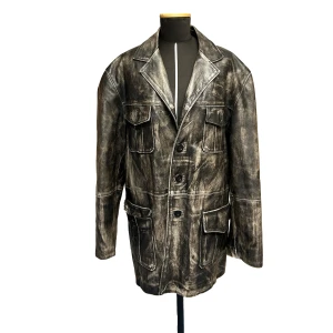 Distressed Leather Jacket - Trendig, supercool skinnjacka😎Oversized i modell. 