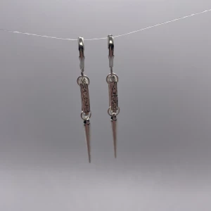 Double Sparkly spike örhängen  - 35kr per par, finns flera i lager 😊 kolla gärna in min instragram ”ebnorth” där jag främst sköter försäljningen☺️  Massa mer smycken i samma stil hittar ni i min profil🤩