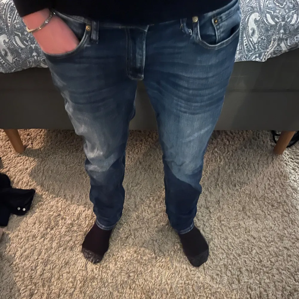 Säljer mina jack&jones jeans då de inte kommer till användning längre!  Hör av er vid frågor!. Jeans & Byxor.